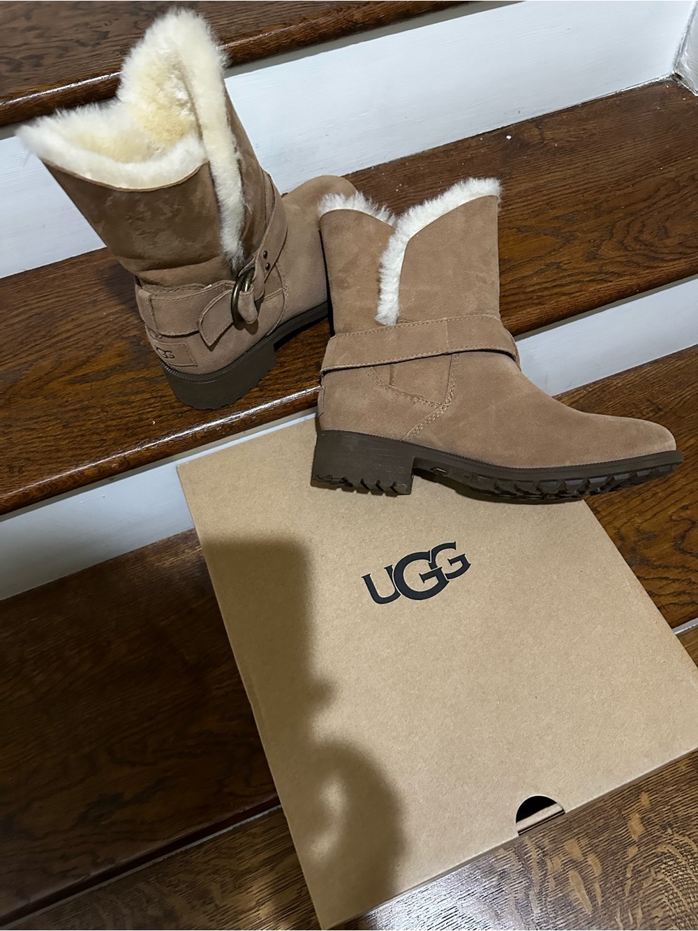 UGG NEW Chestnut Suede Shearling Short Winter Boot-